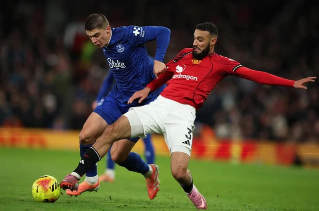 Man United ngược dòng ngoạn mục, áp sát top 4 Ngoại hạng Anh