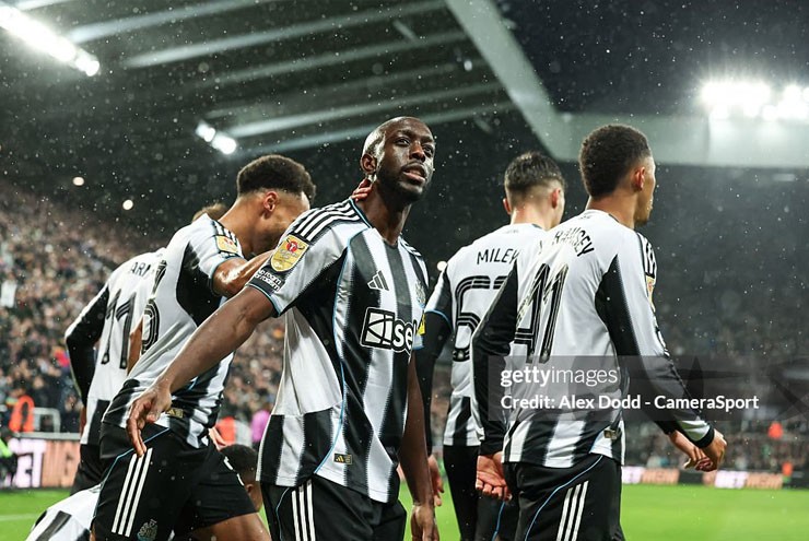 bóng đá Newcastle – Fulham: Vỡ òa phút 90+2 (League Cup)