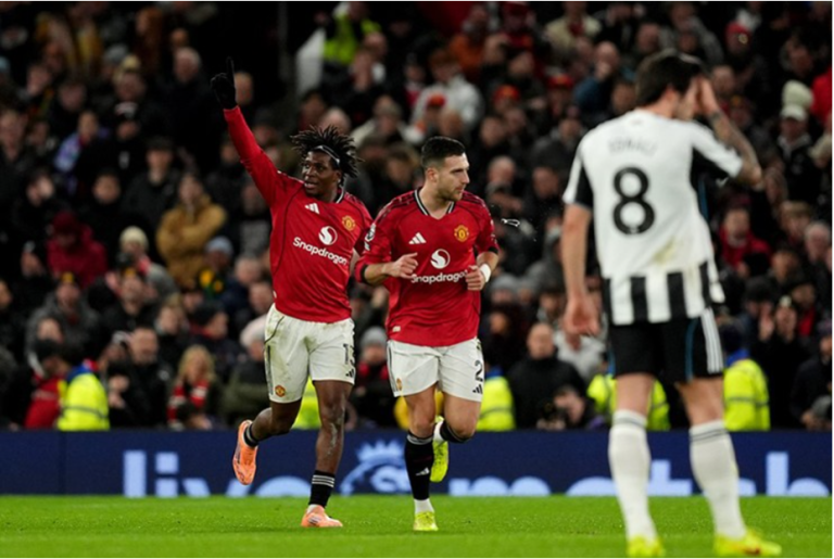 Xem MU trên FPT Play: MU vượt Liverpool, áp sát top 4 Ngoại hạng Anh