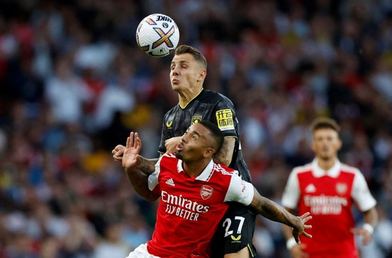 Aston Villa khiếu nại BTC Ngoại hạng Anh thiên vị Arsenal