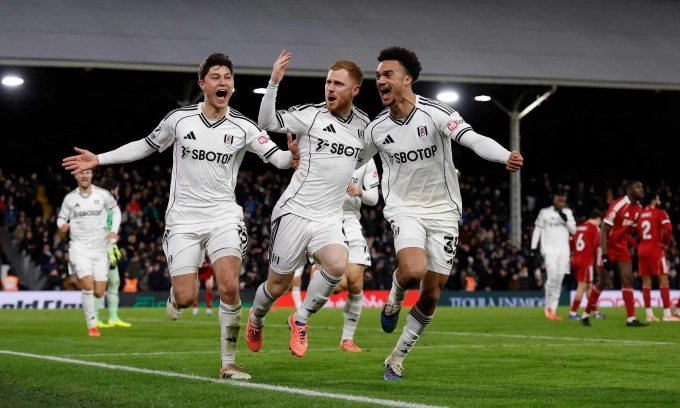 Liverpool rơi điểm phút 97
