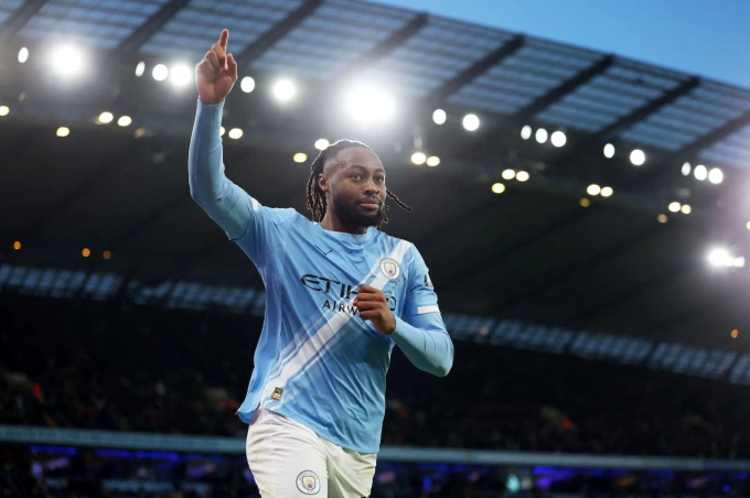 Guardiola vượt mốc 2 tỷ euro mua sắm cùng Man City