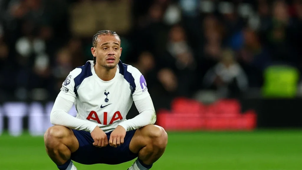 Tottenham chỉ hơn nhóm xuống hạng một điểm: Báo động đỏ cho Spurs tại Ngoại hạng Anh