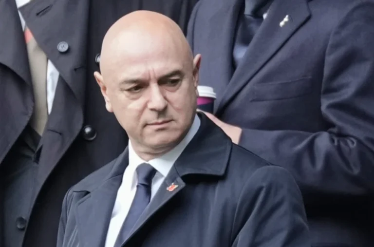 Những sai lầm đẩy Tottenham tới bờ vực xuống hạng