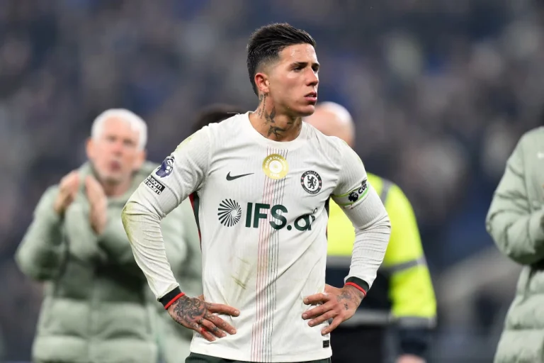 Chelsea treo giò đội phó hai trận vì ‘thả thính’ với Real