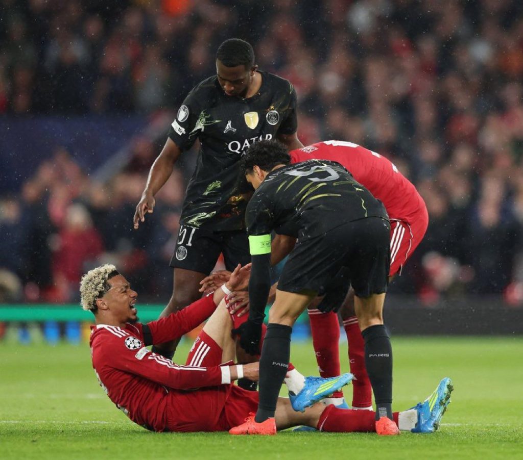 Liverpool thua đơn thiệt kép: Ekitike dính chấn thương cực nặng, bỏ lỡ World Cup?